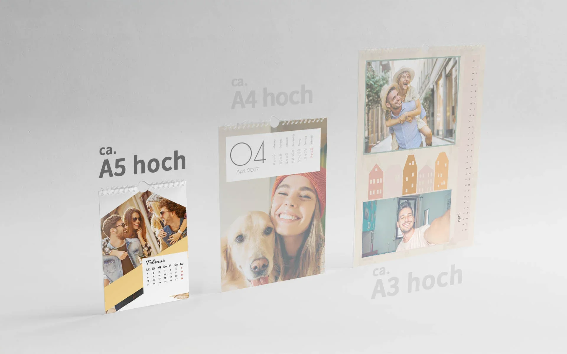 3 HappyFotokalender in den Formaten ca. A5 hoch, ca. A4 hoch und ca. A3 hoch nebeneinander. Das Format ca. A5 hoch ist hervorgehoben.