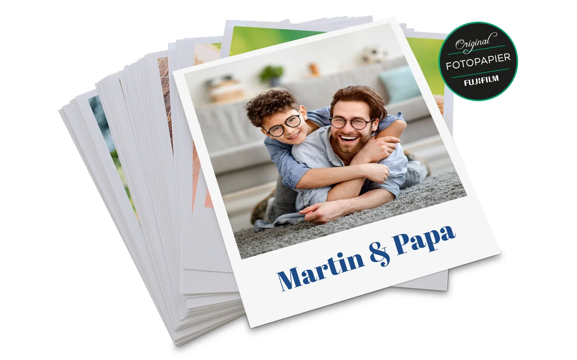 Ein Stapel von 10 Vintage-Fotos. Das oberste mit dem Text Martin & Papa zeigt einen Mann mit einem Jungen.