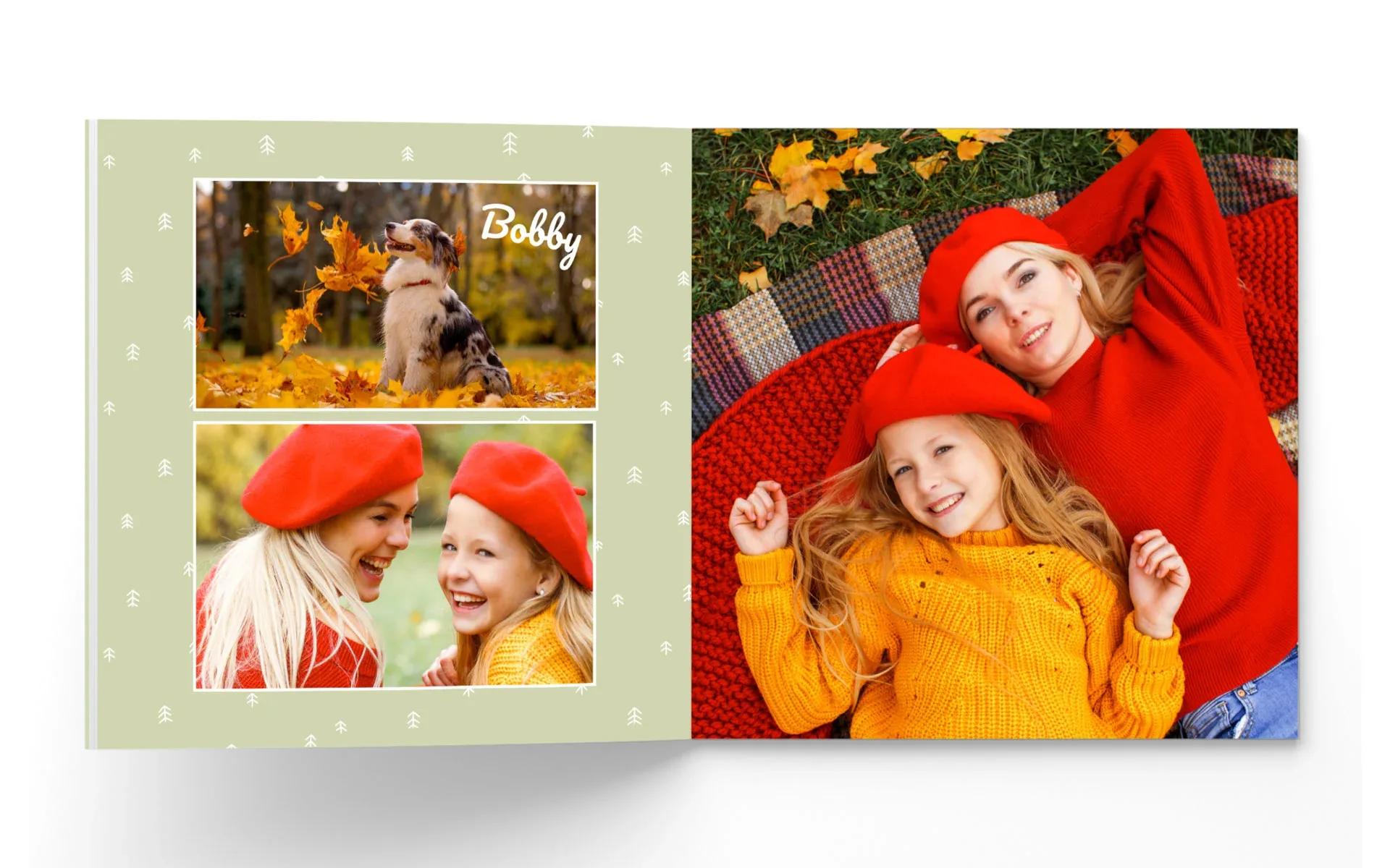 Happy Fotobuch ca. 20 x 20 cm Ein aufgeschlagenes Happy Fotobuch im Format ca. 20 x 20 cm mit dem Text Bobby zeigt eine Frau, ein Mädchen und einen Hund.