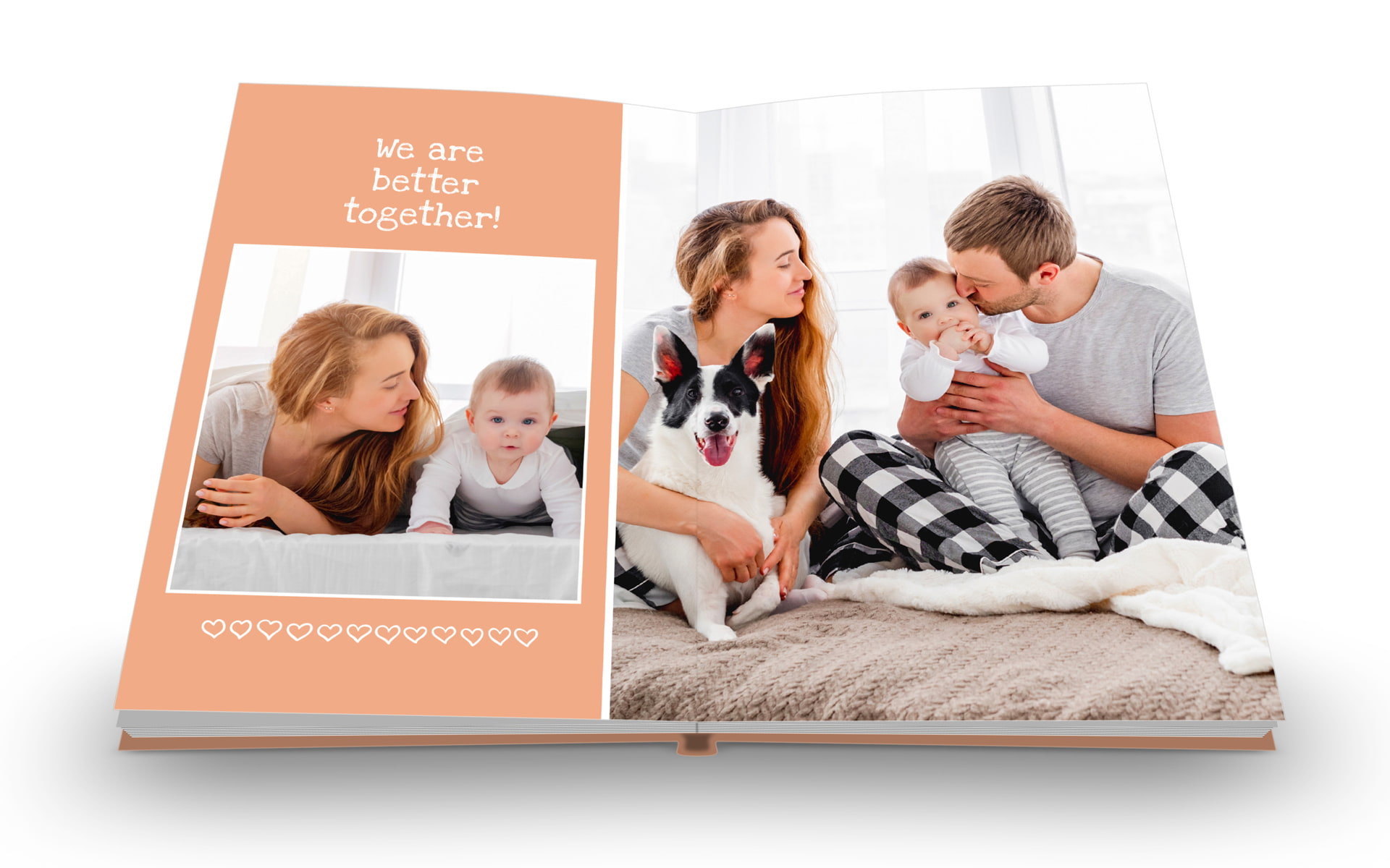 Familie mit Baby und Hund, die glücklich zusammen auf einem Bett sitzt. Einladende Botschaft „Wir sind gemeinsam besser!“