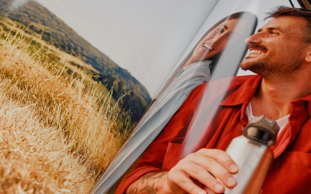 Detailfoto eines Happy Fotobuch Digitaldruck Hochglanz